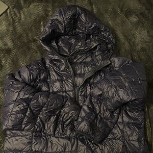Dark blue puffer jacket!! size large, zipper works great and in great condition.